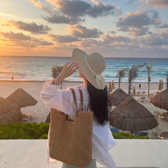 Meet your Posher, Andrea - Picture 1 of 1